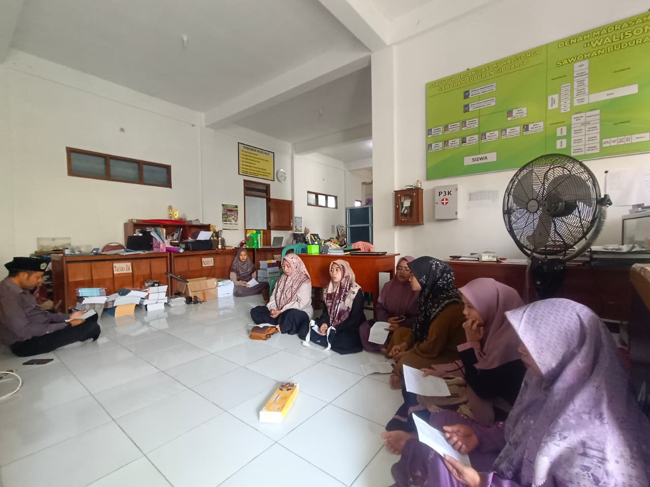 Bapak/Ibu Guru MI Walisongo Sawohan  Gelar Khotmil Qur’an, Wujudkan Sekolah yang Penuh Berkah